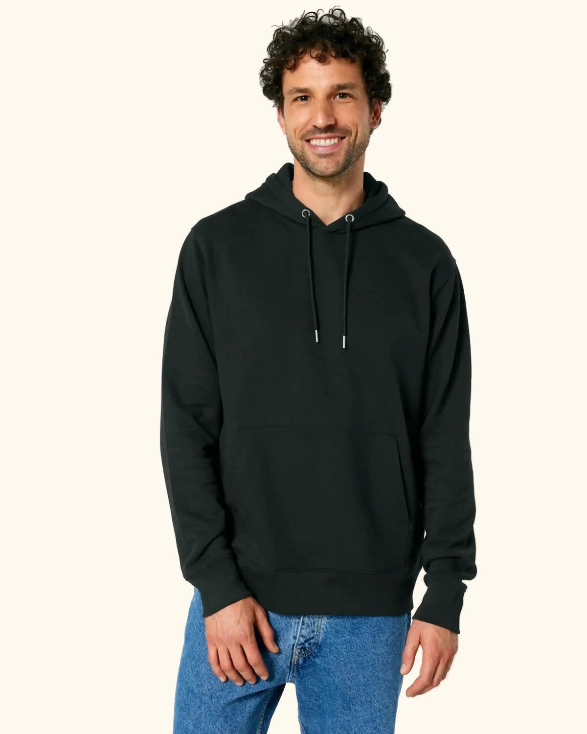 bio-hoodie-model-front-schwarz_alpapa-papa